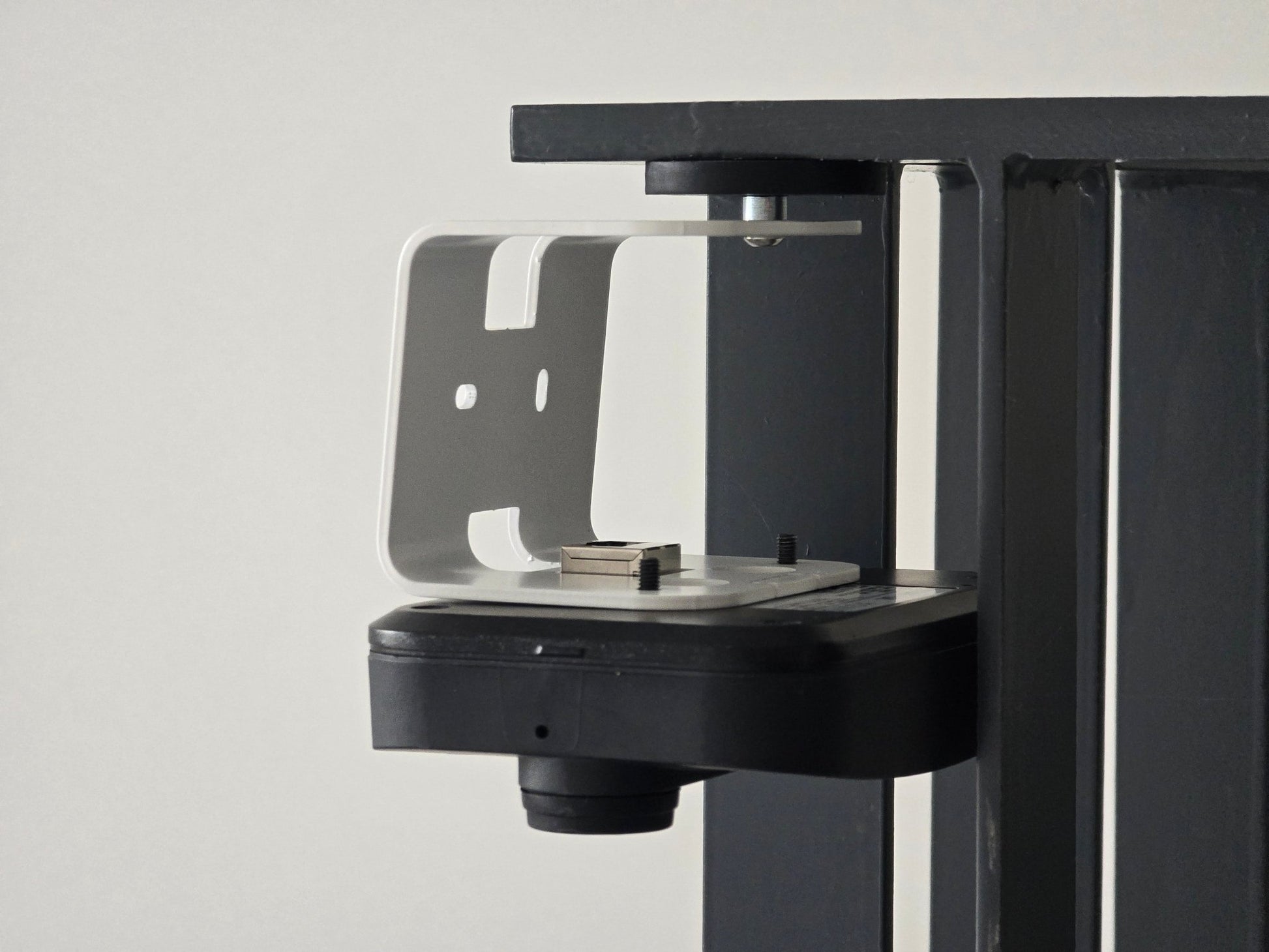 Magnetischer Halter für Xovis Peoplecounter der PC2 Serie - EastekOnlineshop